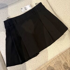 New with tags pleated skort from mango!